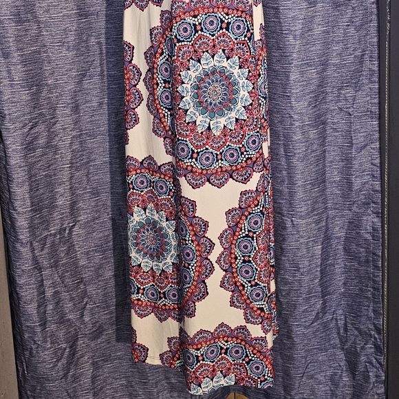 Sleeveless Maxi Dress - Picture 2 of 6